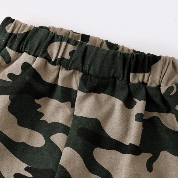BABY BOY GRAPHIC LOVE HOODIE AND CAMO JOGGER SET (0-3 months) - Picture 6 of 7